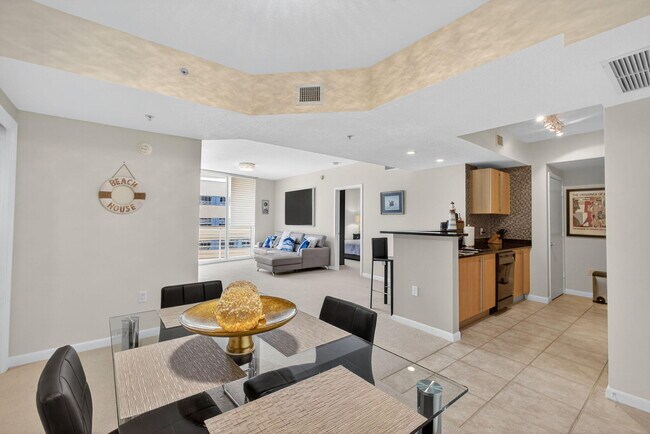 Building Photo - 1551 N Flagler Dr