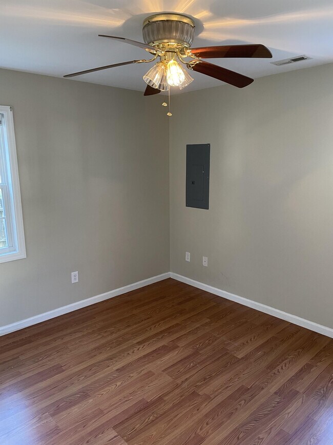 Building Photo - 883 N Cool Ave