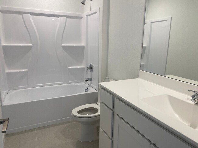 Building Photo - 4 Bed 2 Full Bath Single Family Home Available in SE Palm Bay FL!