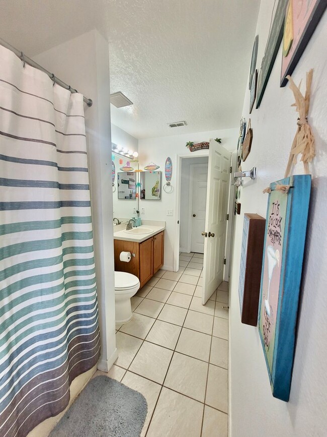 Building Photo - Fully furnished 3 bed 2 bath in beautiful Davenport