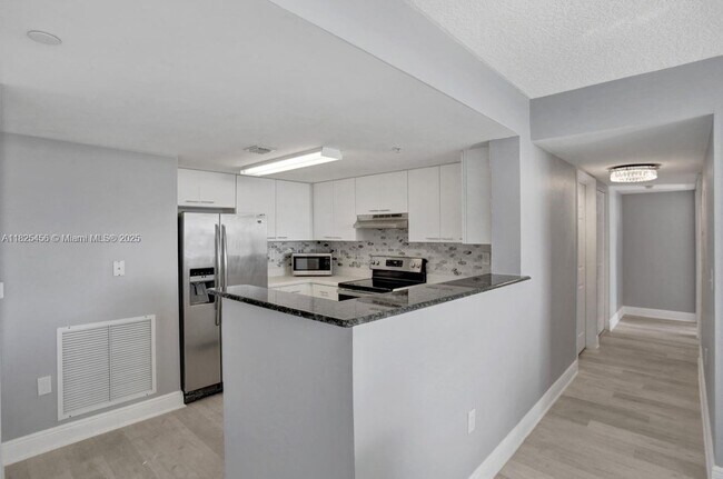 Building Photo - 3000 Coral Wy