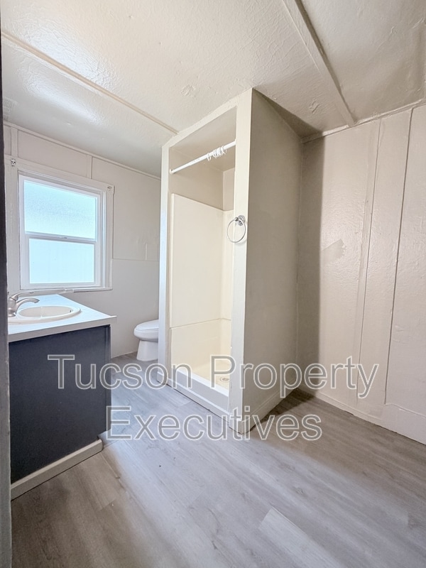 Building Photo - 234 E 32nd St