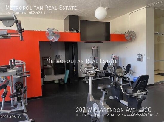 Building Photo - 207 W Clarendon Ave