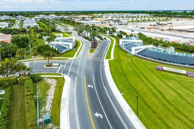 Building Photo - 8330 Essex Country Clb Dr