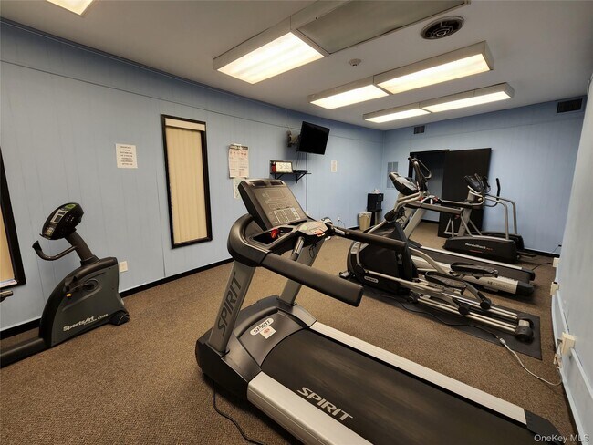 Building Photo - 138 Country Club Ln