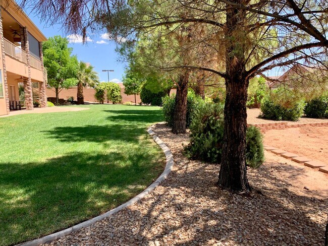 Building Photo - 2276 Greystone Dr