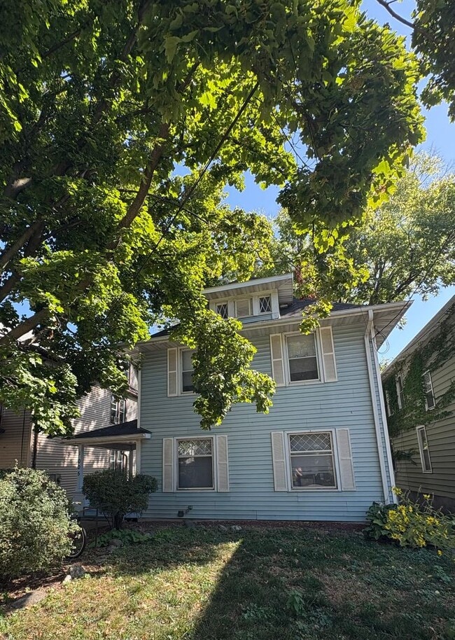 Primary Photo - Spacious 5BR/2.5BA Home in Madison - Avail...