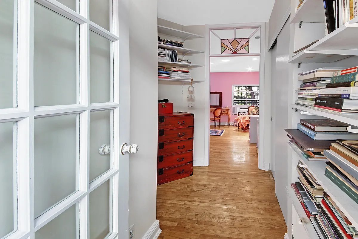 Building Photo - 318 W 14th St