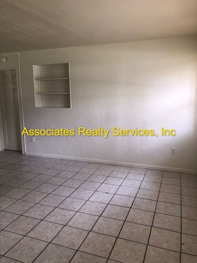 Building Photo - West Park Home