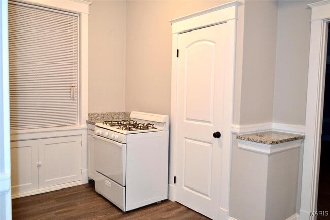 Building Photo - 4919 Murdoch Ave