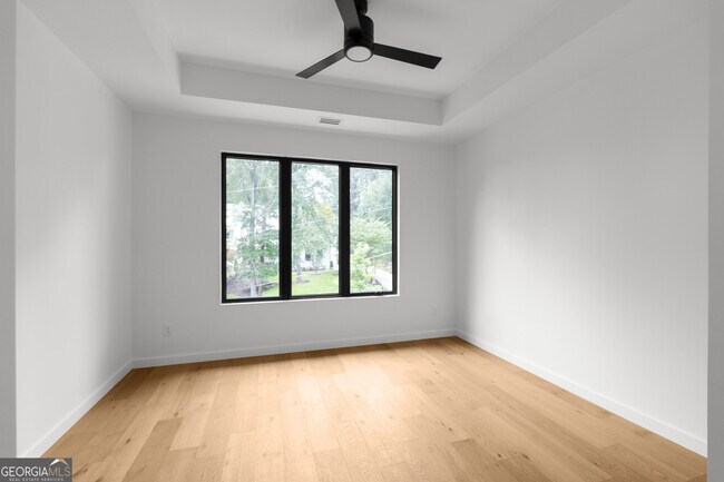 Building Photo - 3293 Lenox Pl NE
