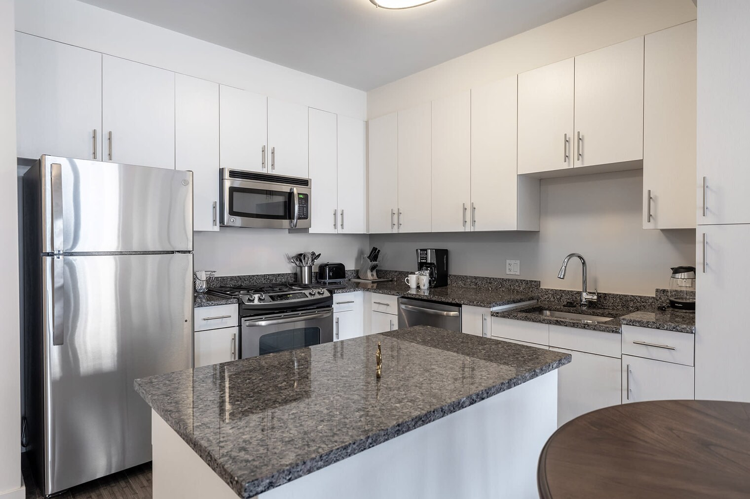 Building Photo - 301 Cmns Pk S