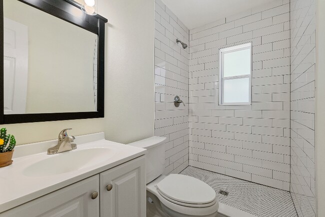 Building Photo - 47 Farragut Dr