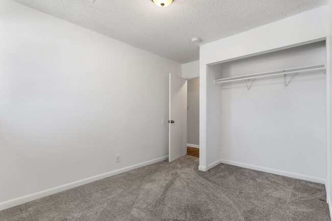 Building Photo - 4BR w/ Driveway Parking near Denver Zoo & City Park