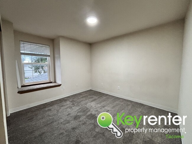 Building Photo - Spacious 3-Bedroom Home in Quiet Lakewood Cul-de-Sac