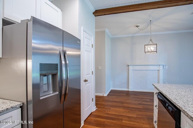 Building Photo - 721 Crystal Way