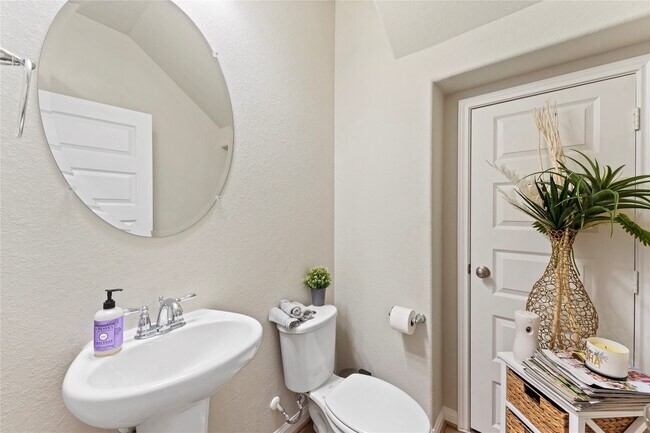 Building Photo - 1519 Beach Oak Dr