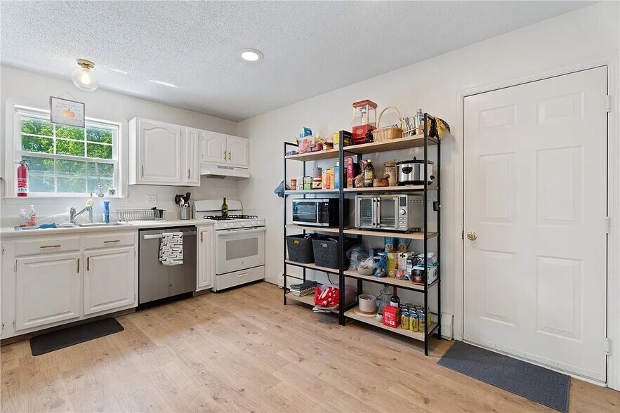 Building Photo - 104 Briarwood Dr