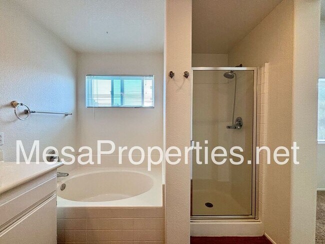 Building Photo - 14027 Silver Creek Way