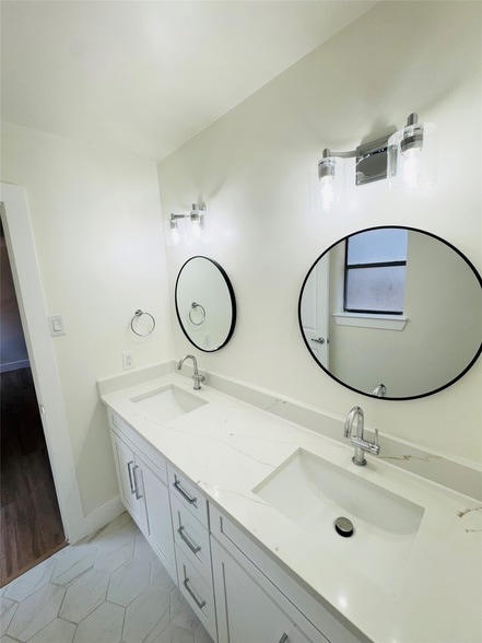 Building Photo - 9215 Highedge Cir