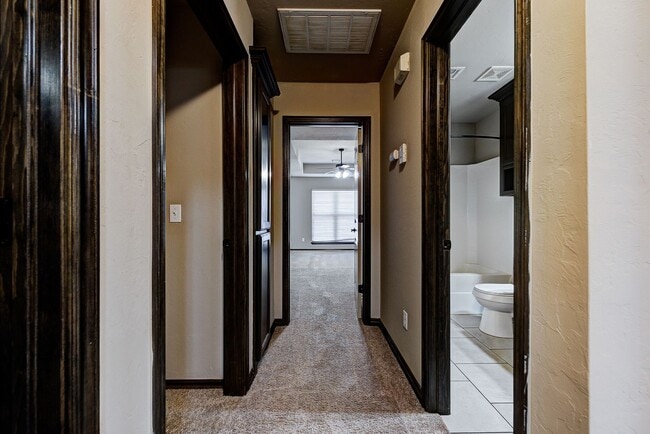 Building Photo - Spacious 3-Bedroom Home in Yukon – Modern ...