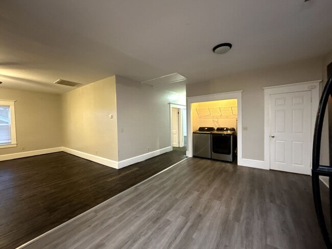Building Photo - Pre-Leasing for the 26-27 School Year! - J...