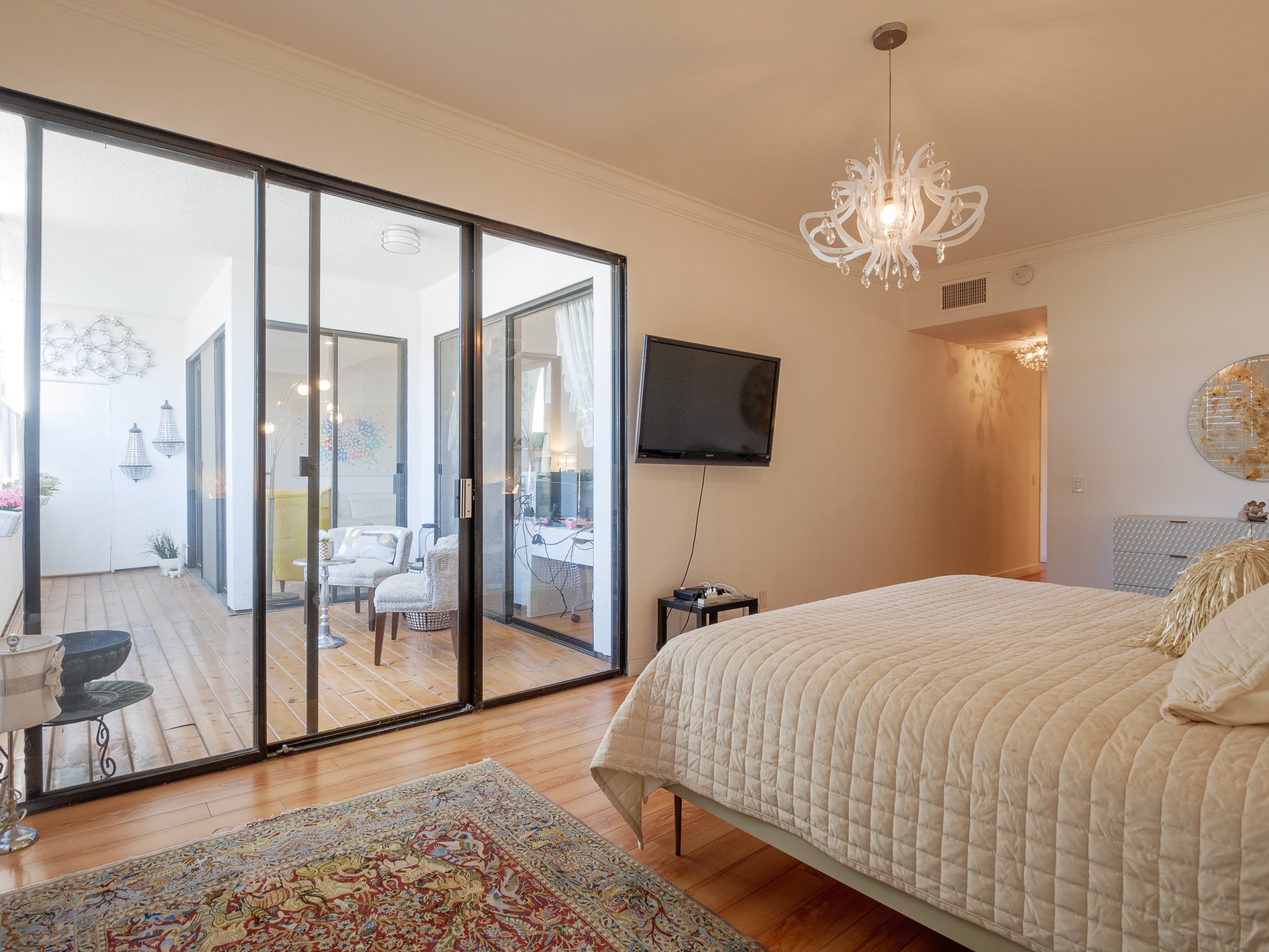 Master Bedroom - 2276 S Beverly Glen Blvd