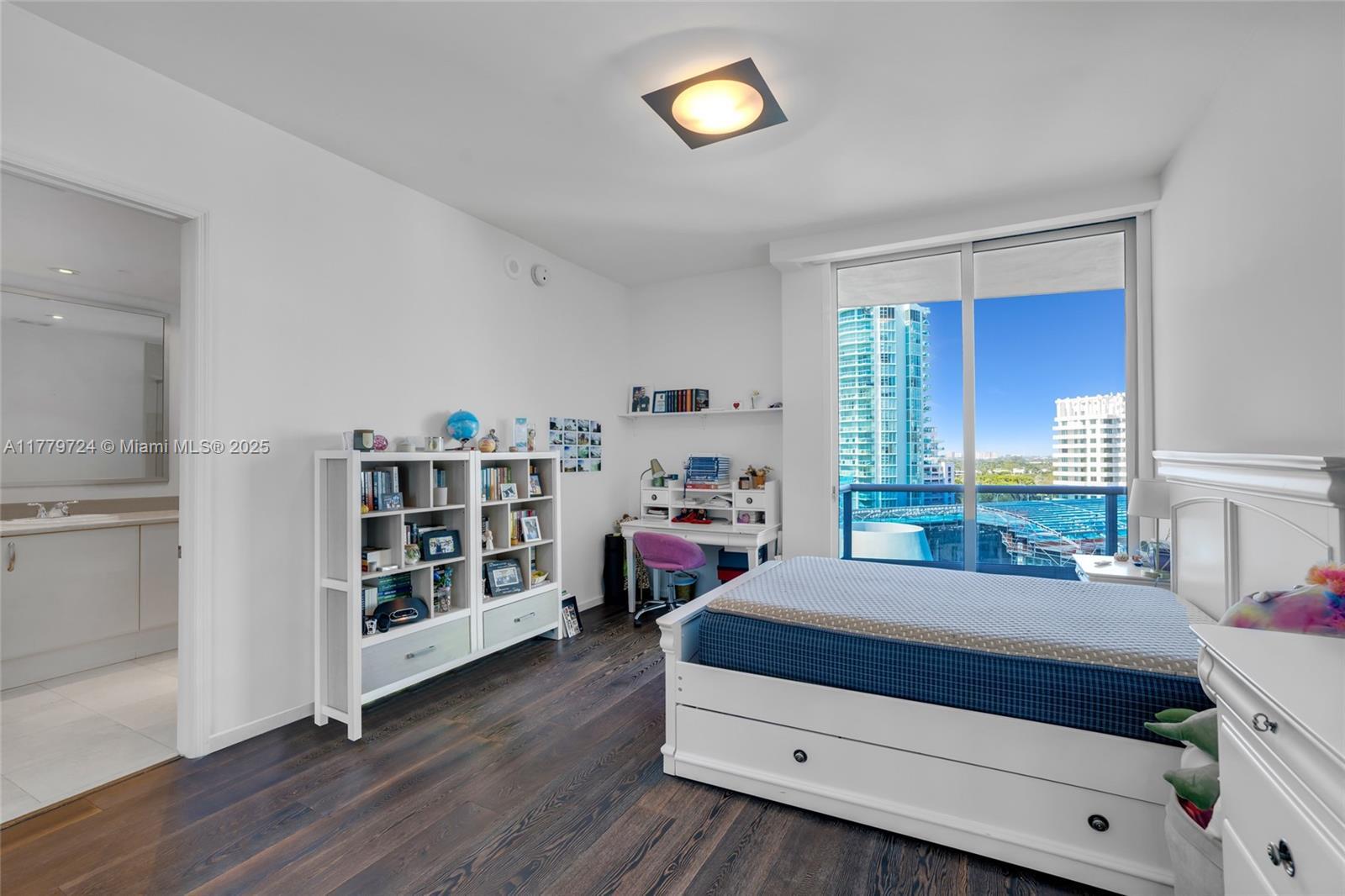 Building Photo - 5959 Collins Ave