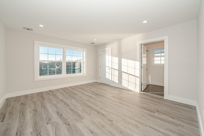 Building Photo - 2818 Ocean Ave