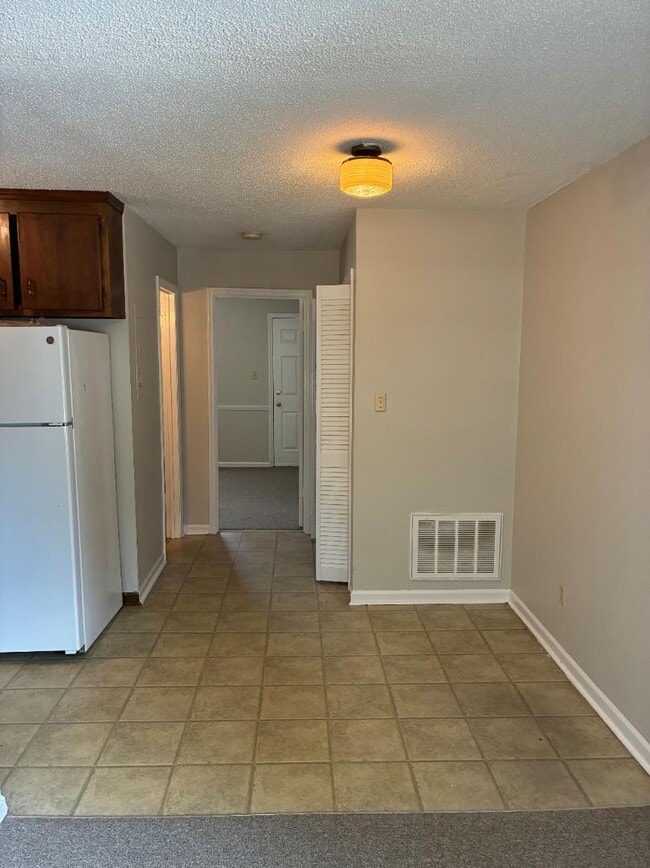 Building Photo - 2105 Cotton Cir