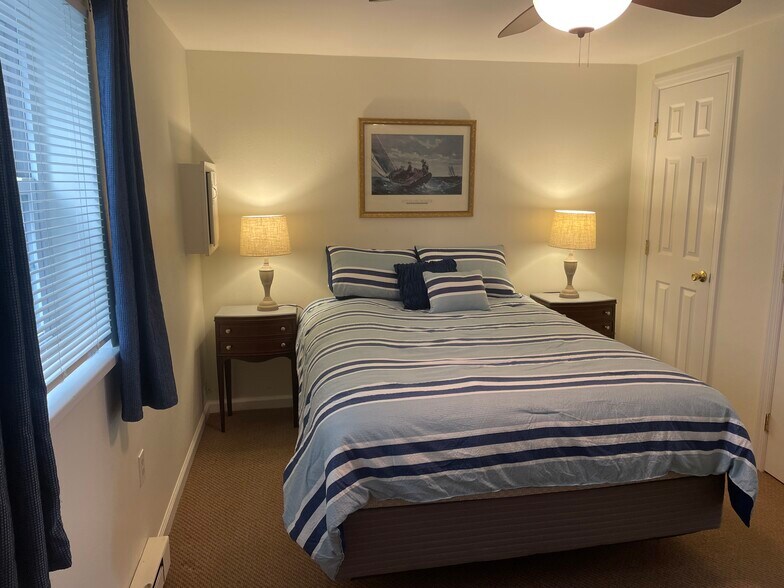 Building Photo - 703 SW Central Ave