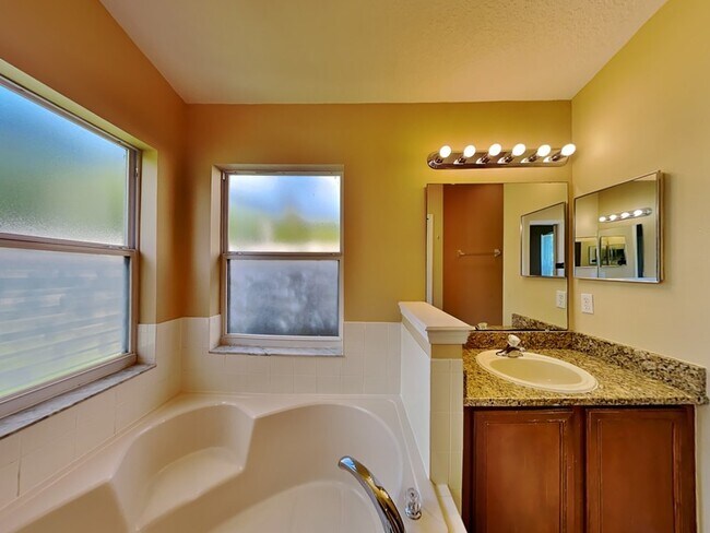 Building Photo - 12806 Sophiamarie Loop