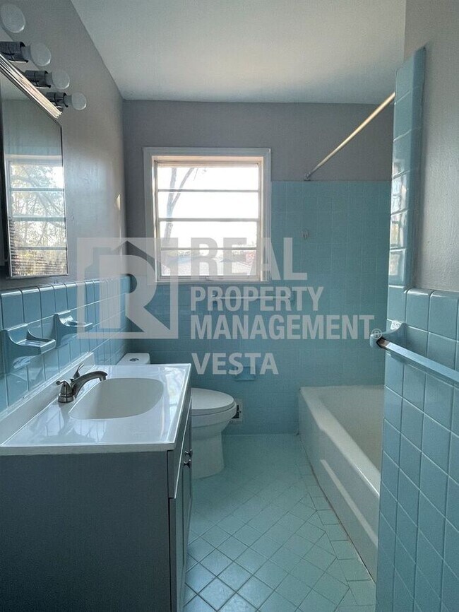 Building Photo - Four Bedroom House in Milledgeville