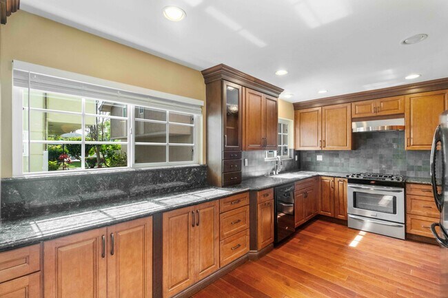 Building Photo - 5215 Sepulveda Blvd