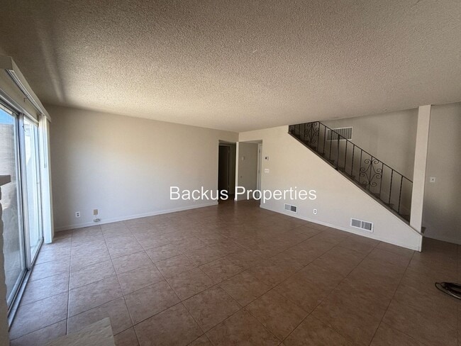 Building Photo - Great home in North Salinas -Three bedrooms