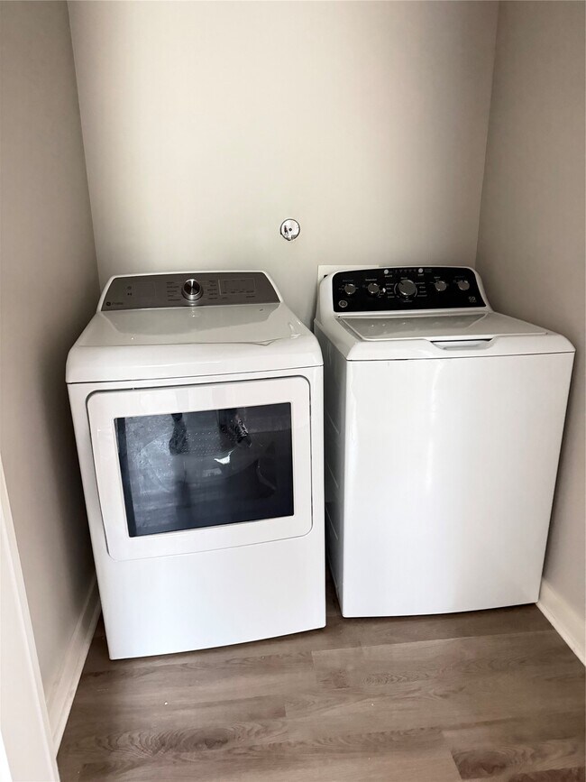 Building Photo - 8402 Double