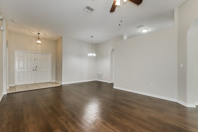 Building Photo - 2419 Hamlet Cir