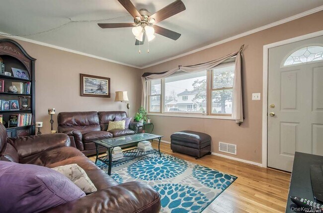 Building Photo - 15 Janet Dr