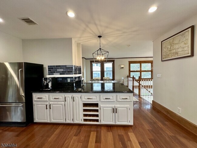 Building Photo - 12 Maple Ave