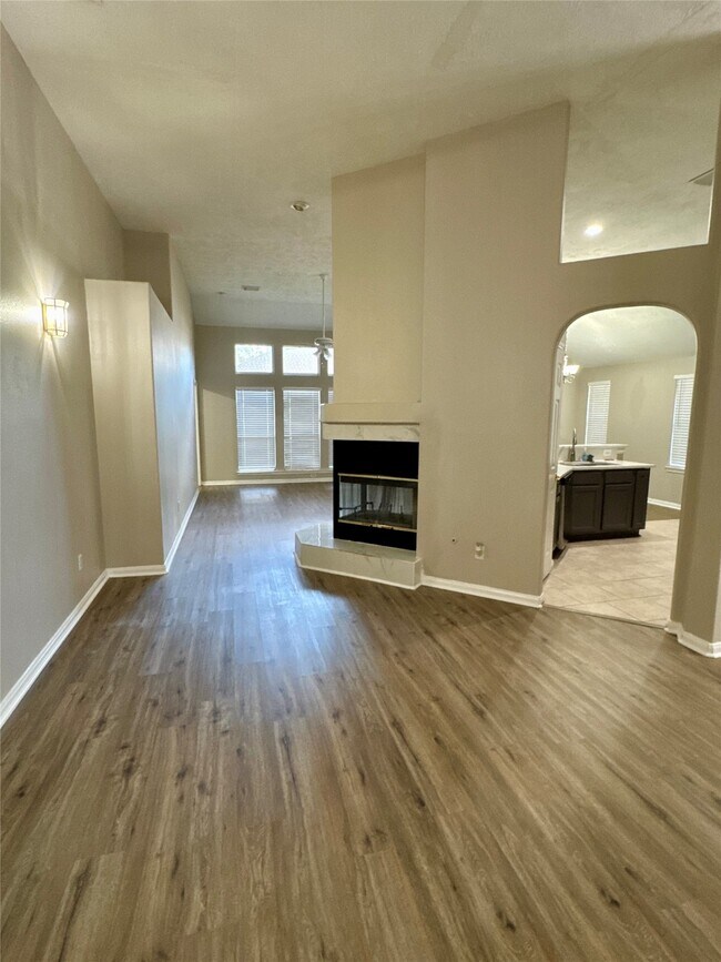 Building Photo - 6102 Sandy Valley Dr