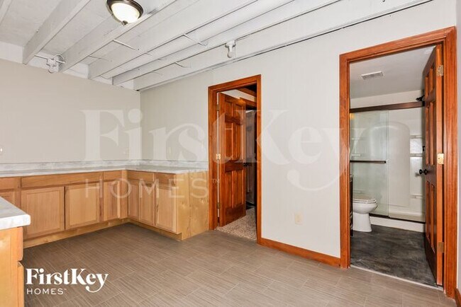 Building Photo - 1720 Woods Mill Dr