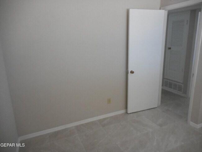 Building Photo - 3608 Sheppard Ave
