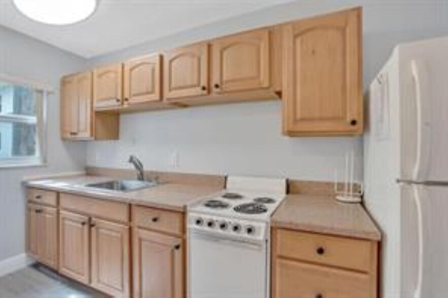 Building Photo - 4228 N Ocean Dr