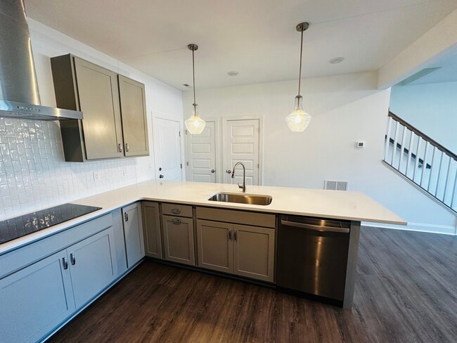 Building Photo - 607 Mkt Grv Dr
