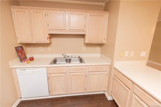 Building Photo - 8357 Grand Oaks Ct