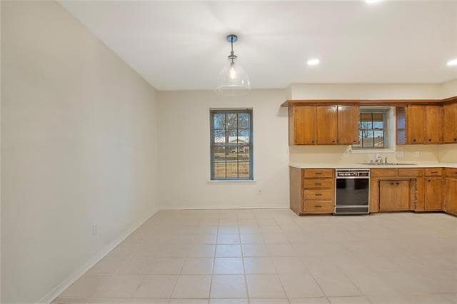 Building Photo - 150 Oak Dr