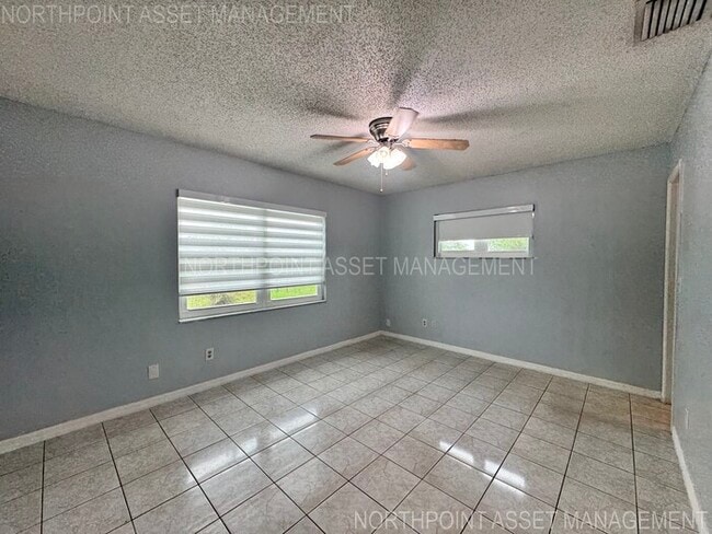 Building Photo - 2 Spacious Bedrooms and 2 Modern Bathrooms...