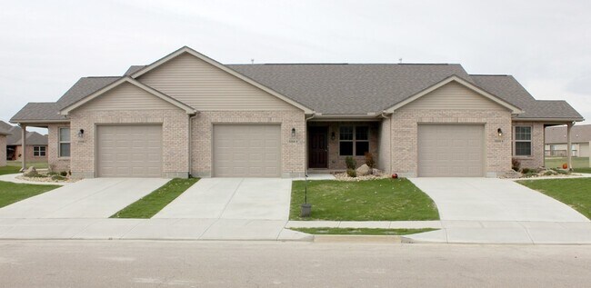 Building Photo - 2206 Shamrock Ln