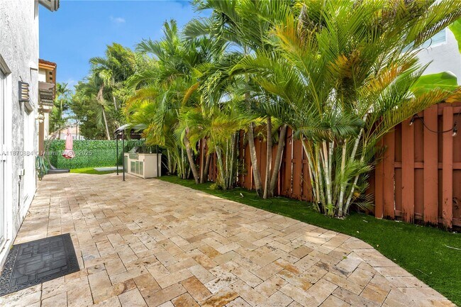 Building Photo - 11230 NW 59th Terrace