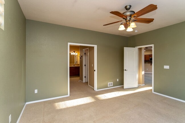 Building Photo - Beautiful Ranch in Pine Creek!